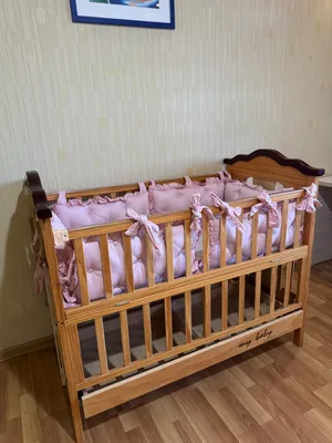 детская кровать в наборе с розовыми х/б бортиками 1