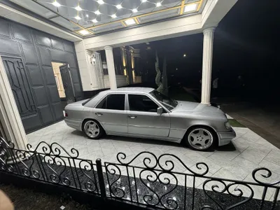 W124 mercedes-benz 1