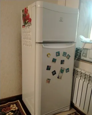 Холодильник Indesit 1