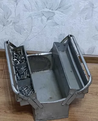Asboblar uchun temir quti. 1