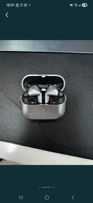Qora rangdagi Buds3 Pro sotiladi.