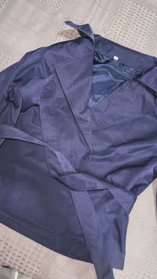 Chuqur Navy Blue tusidagi trench