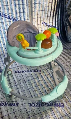Детские ходунки оснащены игровой панелью с развивающими игрушками. 1