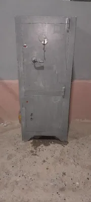 Продаётся сейф 150×60 1