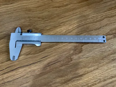 SSSR shtangensirkuli, 150 mm. Bo‘linma qiymati — 0,1 mm 1