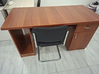 Продаётся офисный стол. 1