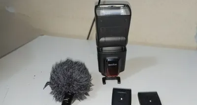 Fotoapparatlar uchun Godox chirog‘i, ikkita boshqaruv pulti va mikrofon 1