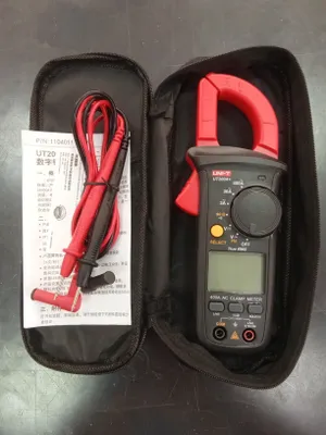Testor muktimetr klemmetr UNI-T 200A+ 1