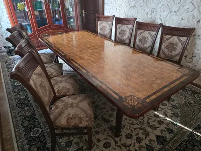 Yaxshi holatdagi stol va stullar to‘plami 1