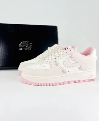 Ayollar uchun Nike Air Force 1 krossovkalari va kedalari 1