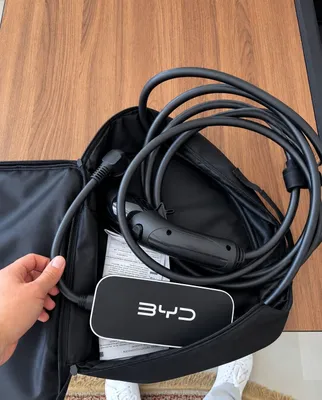 YANGI 1,5 kVt quvvatga ega BYD portativ zaryadlash qurilmasi
