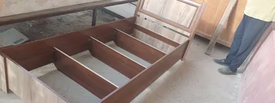 Продам Кровать одинарный матрас имеется. 1