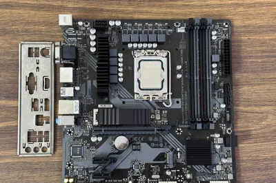 Комплект: Gigabyte B760M DS3H DDR4 | Intel Core i5-12400
