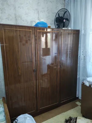 Shifoner va kitob stol sotiladi. Narxi 300 ming 1