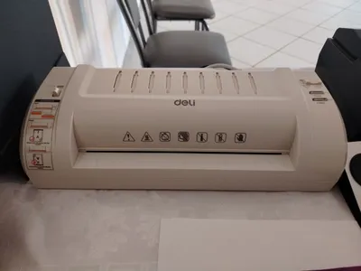 Deli A4 laminatorini zudlik bilan sotaman, deyarli ishlatilmagan