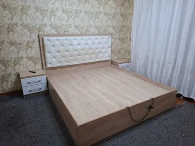 Кровать с подъемным механизмом и две тумбочки 1