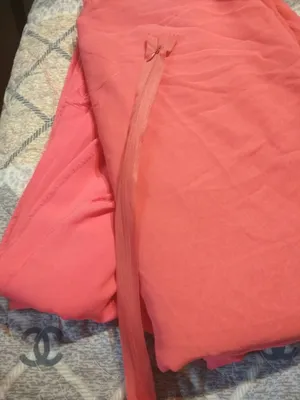 Pushti rangdagi matodan ikkita bo‘lak sotiladi 1