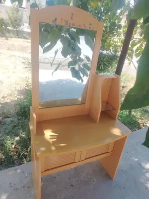 Oynali yozuv stoli