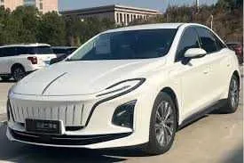 Hongqi E-QM 5 в рассрочку 1