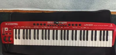 MIDI-клавиатура Behringer UMX610 1