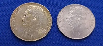 Продаются две монеты 100 и 50 крон. 1