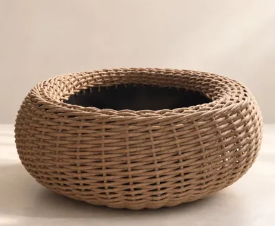 Sun’iy rattanli, mat rangdagi gul tuvagi