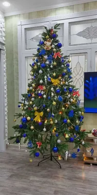 Новогодняя елка в отличном состоянии с игрушками 1