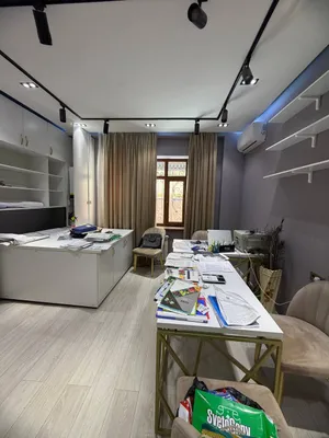 Family House turar joy majmuasida mebel va texnika bilan jihozlangan tayyor ofis sotiladi 1