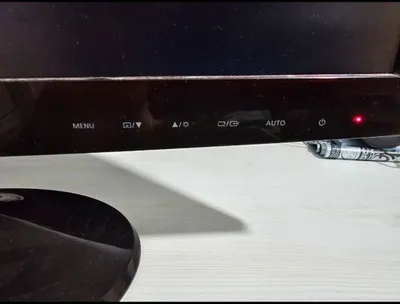 Samsung monitori, ishlaydi, o‘lik piksellarsiz 1