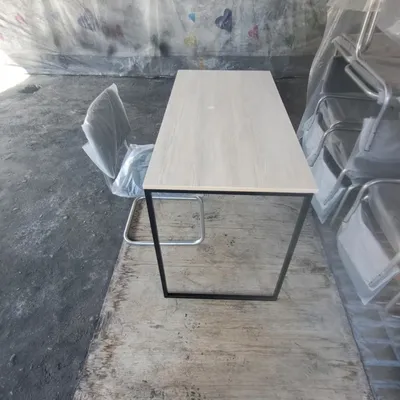 Стол, стул, стеллаж. 1