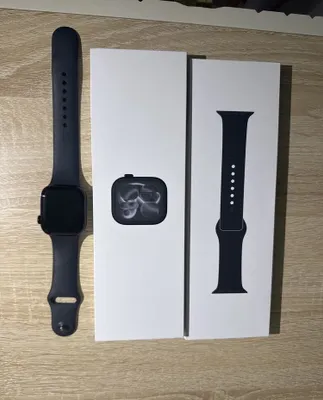 Apple Watch Series 11, 42 мм, Jet Black, алюминиевый корпус, чёрный ремешок S/M, GPS