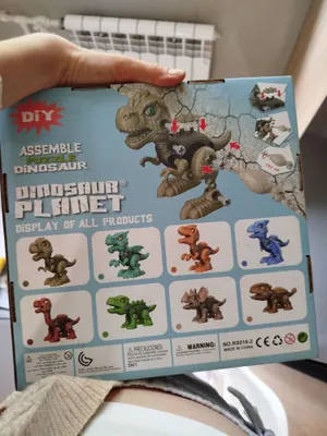 “Dinozavrlar” blind box konstruktori, qutida 7 dona, 3 tasi ochilgan, 4 tasi plyonkada 1