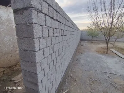 Услуги по строительству шлакоблочного забора, кровельные работы, изготовление ломбоза