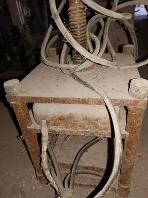 Sovet davridagi vintli press-vulkanizator 1