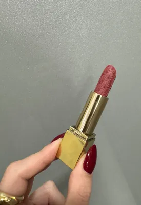 Cheklangan miqdordagi Estée Lauder lab bo‘yog‘i 1