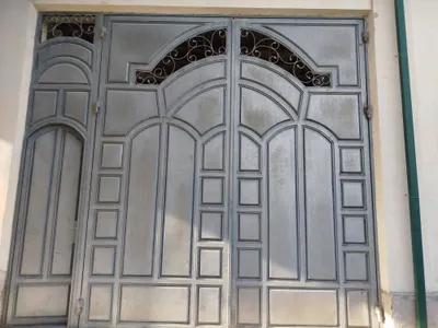Darvoza eshiklar shipirlar .sotiladi narhi kelishilad 10 million katta 1