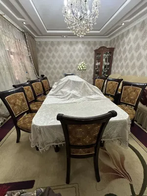 Продаются стол и стулья. Состояние хорошее. 9 стульев 1