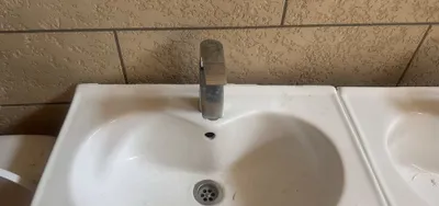 Срочно продаю 3 раковины с тумбами 1