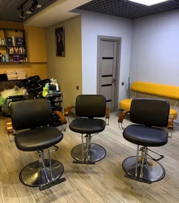 Barberlar uchun kreslolar — 4 dona va ayollar ustalari uchun 3