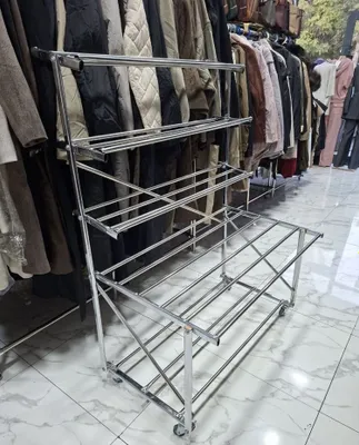 Kiyimlar va oyoq kiyimlar uchun stend 1