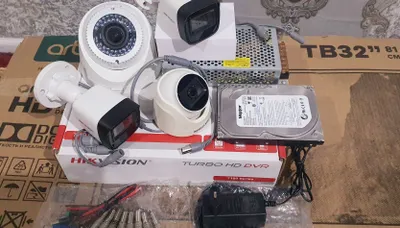 Hikvision kamera 4 kanalni + 4 kamera 1