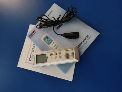 Mp3 ® Diktafon mikrafoni bilan 1