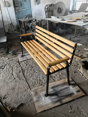 4×2, 2×2 profillardan tayyorlangan, uzunligi 1,5 m skameyka