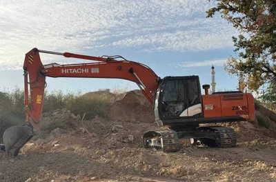 Экскаватор Hitachi, б/у, цена договорная 1
