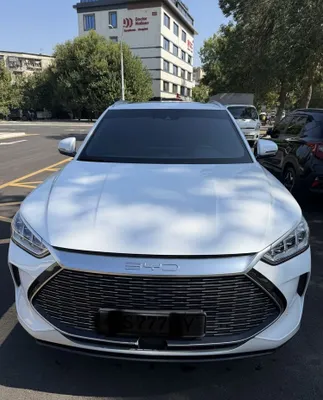 Белый гибридный BYD AWD 2023 года 1
