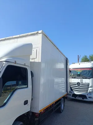 Снятый с заводского фургона Isuzu 1