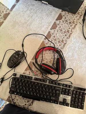 Klaviatura va sichqoncha quloqchinlar bilan