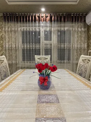 Стол и стулья на 10 человек, ореховые, вместе с ковром 1
