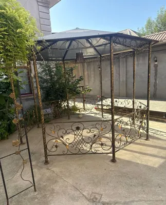 Temirdan yasalgan so‘qma naqshli ayvon sotiladi