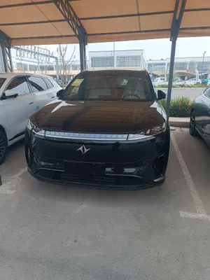 Электромобиль Dongfeng 008 (610 км), есть белый и чёрный цвета 1